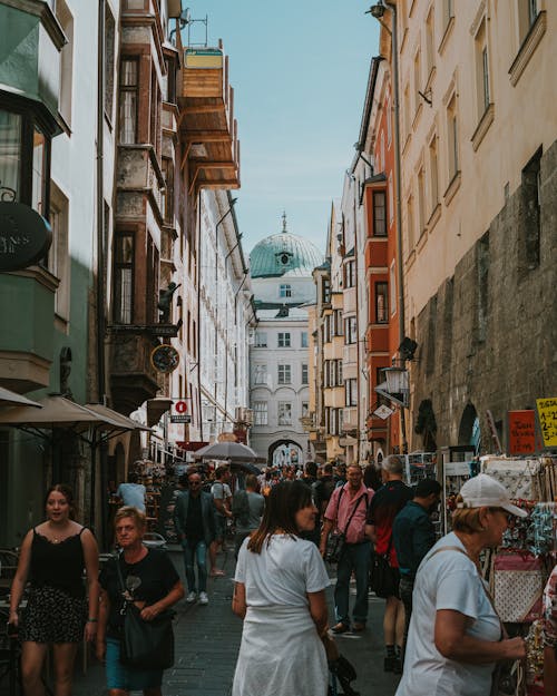 Immagine gratuita di camminando, centro città, edifici