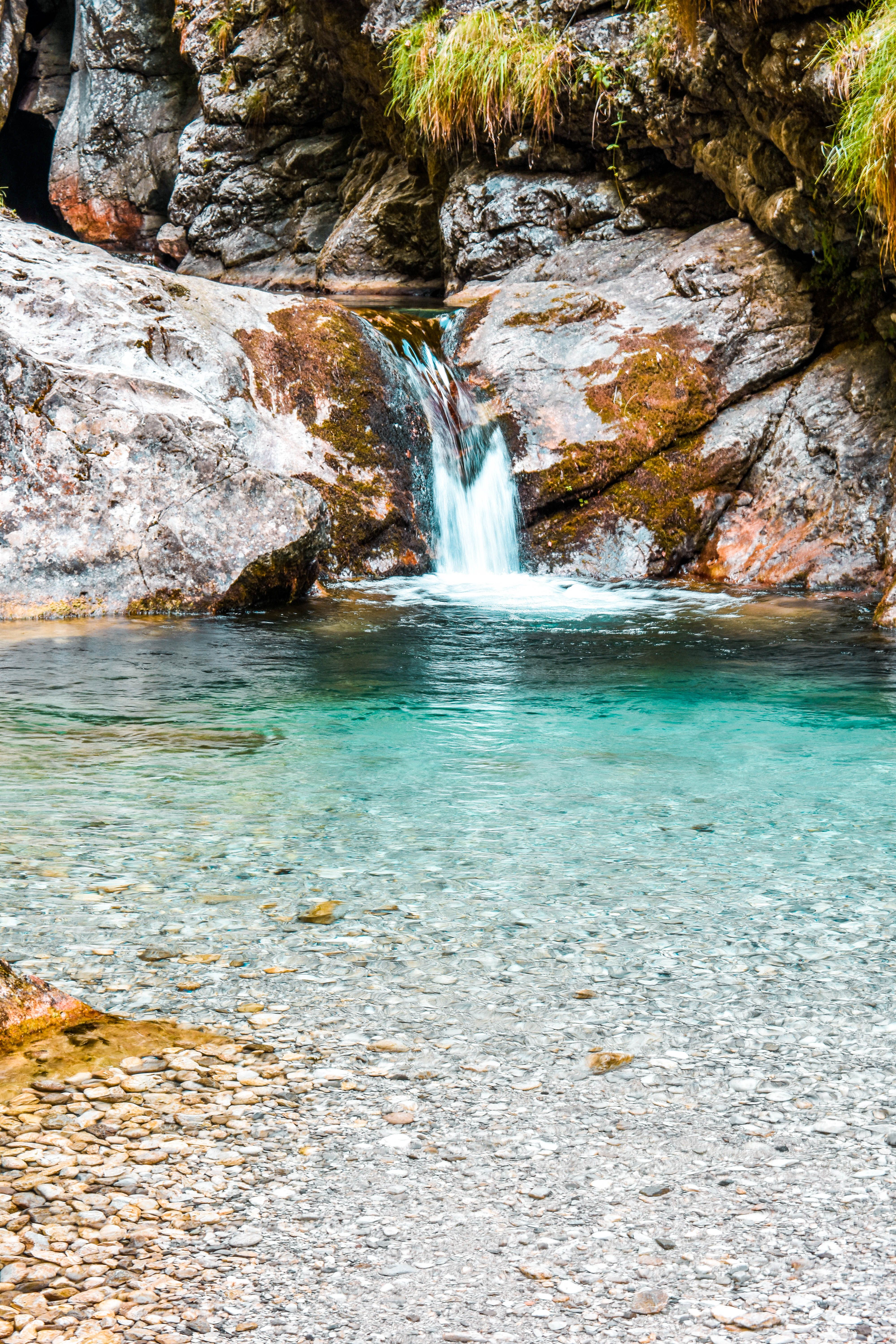 Water Falling on the Big Rocks · Free Stock Photo