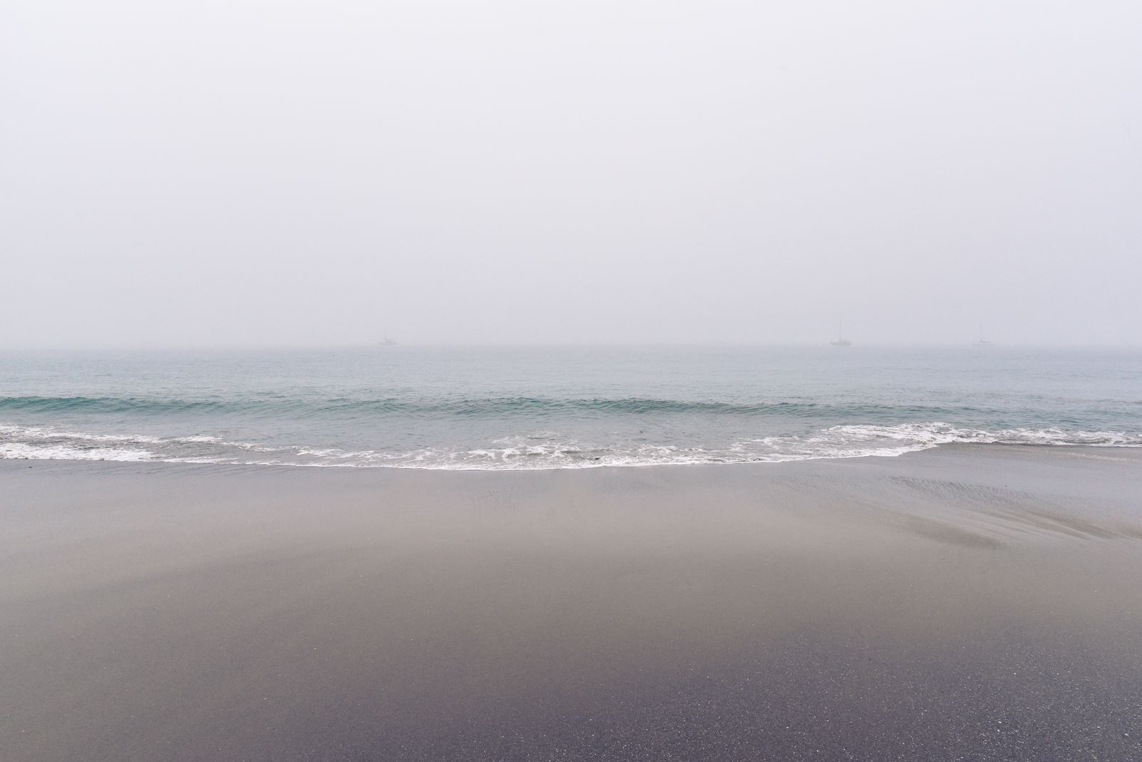 Out-of-focus shoreline gathering in sea haze. Photo by Snapwire on Pexels