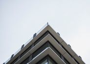 探索布拉格这座城市玻璃建筑的时尚线条与现代设计特色