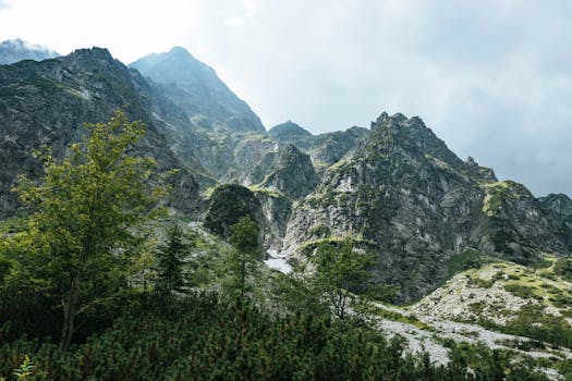 Stunning view of the Tatra Mountains under a cloudy sky, highlighting natural beauty.