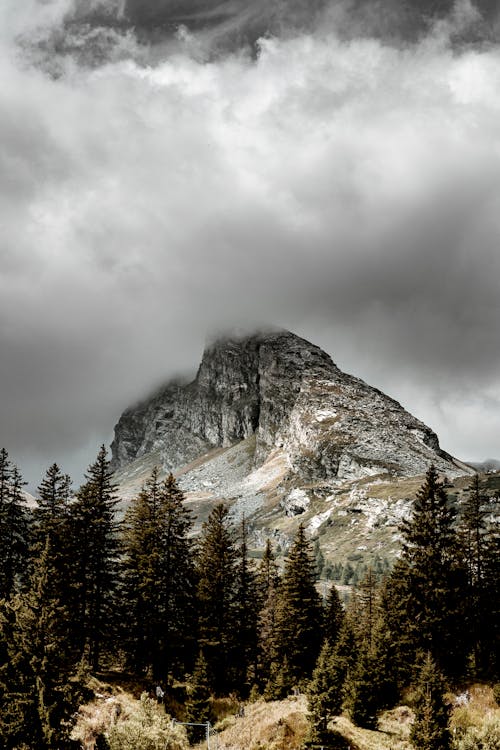 Δωρεάν στοκ φωτογραφιών με background, βουνό, γκρίζος ουρανός