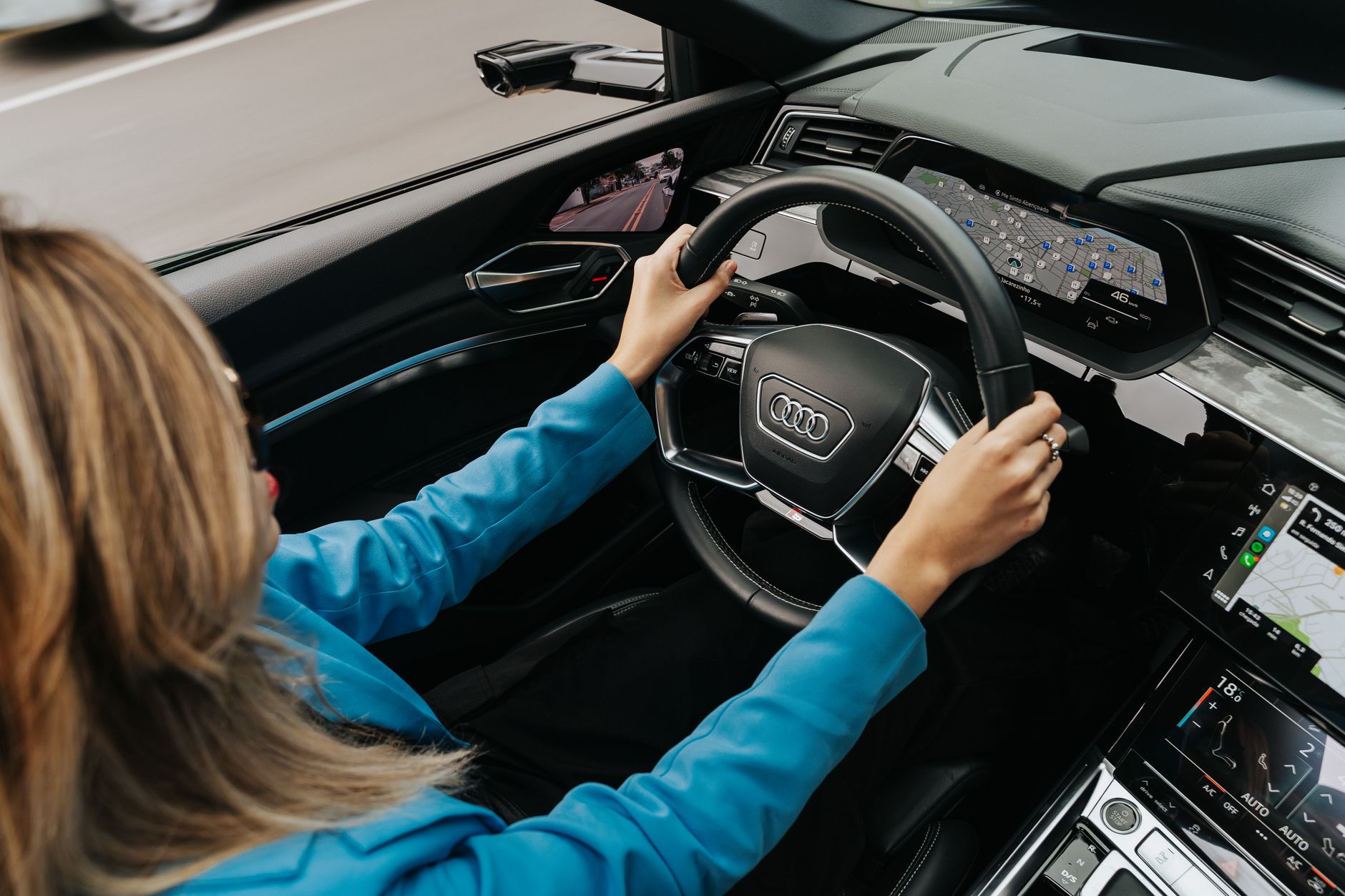 Siguranța în mașină iarna: haine groase, scaun auto și reguli corecte