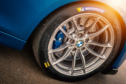 BMW, Spor araba, yarış arabası içeren Ücretsiz stok fotoğraf