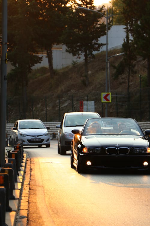 Foto stok gratis BMW, di luar rumah, jalan