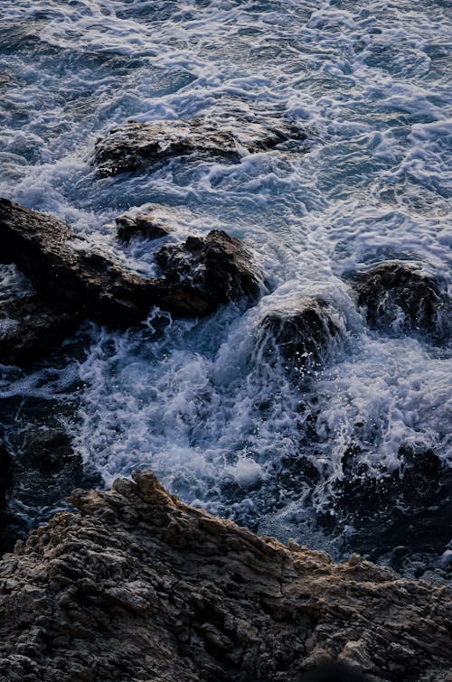 dalgalar, deniz, dikey atış içeren Ücretsiz stok fotoğraf