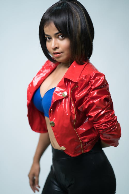 Fotos de stock gratuitas de bonita, bonito, chaqueta de cuero rojo