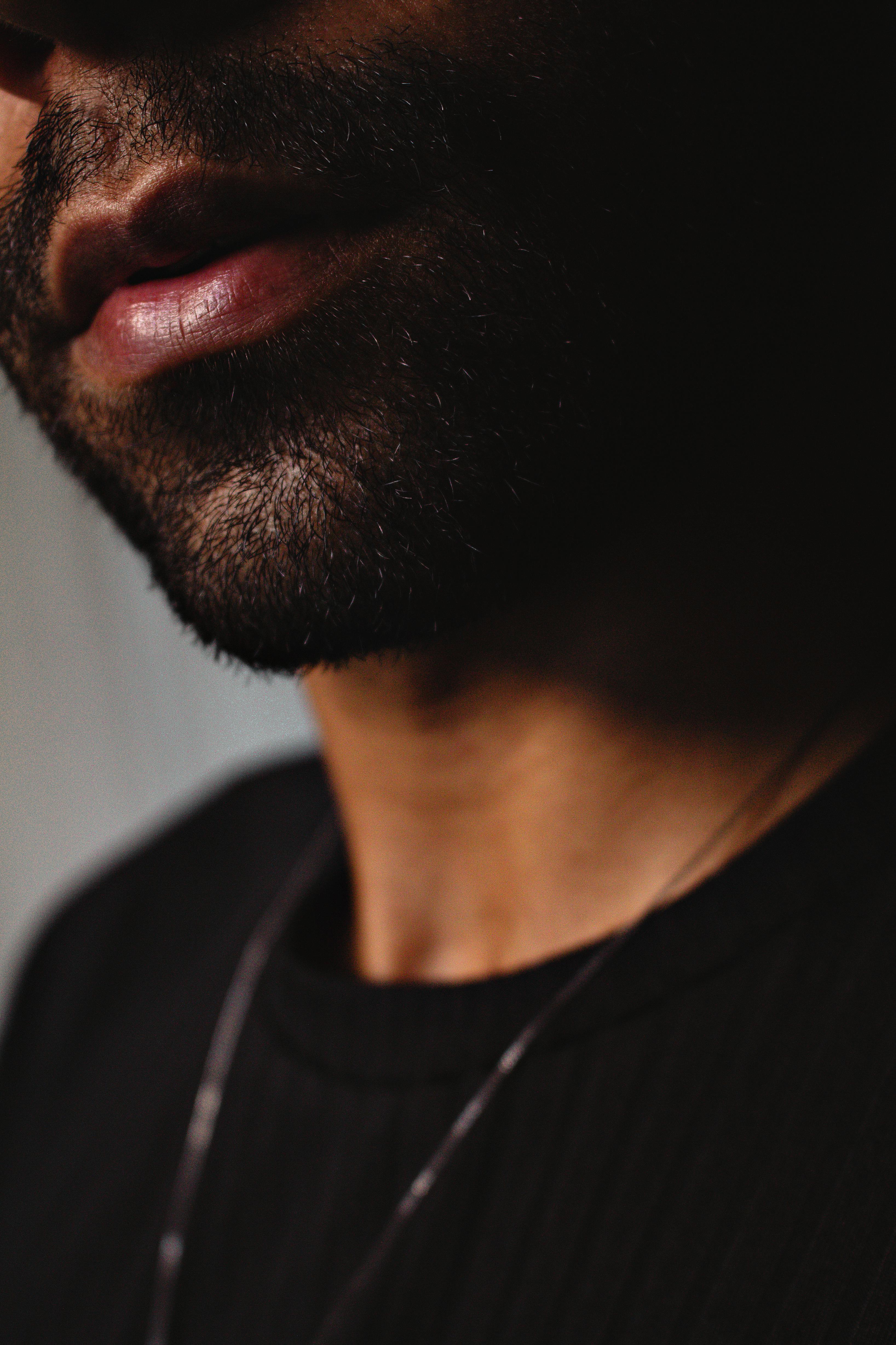 What do pimples by your lips mean?