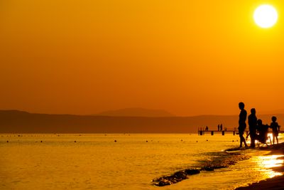 Warm coastal sunset — Murat Halıcı on Pexels
