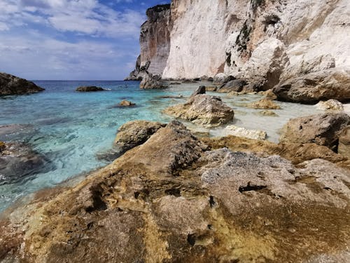 Foto d'estoc gratuïta de a l'aire lliure, aigua, formació de roques