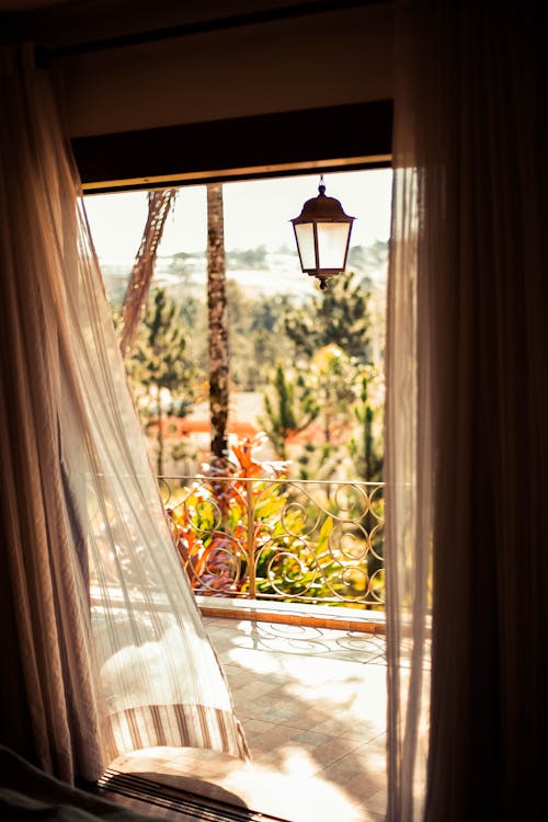 Gratis stockfoto met balkon, gordijn, lamp