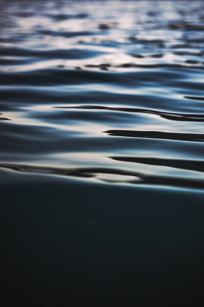 Dramatisches Wasser & Licht – Abstrakte 3D Kunst