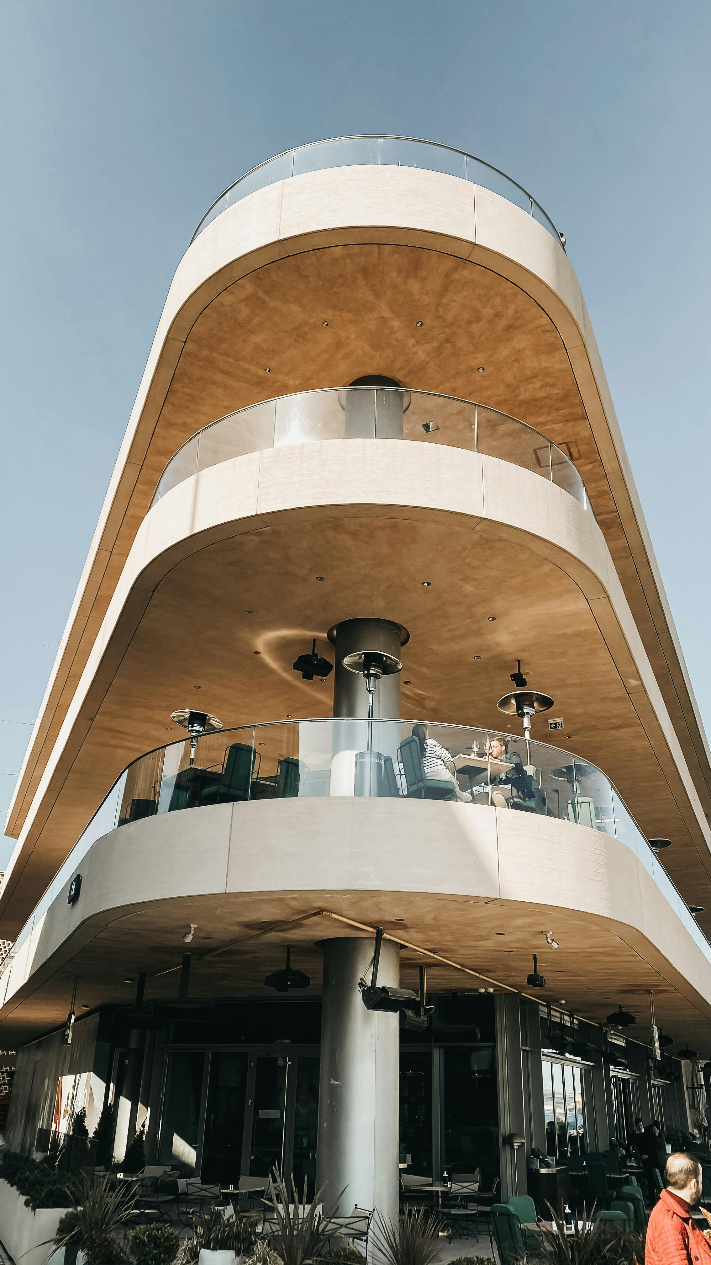 Free Explore the unique modern design of this multi-level building with a curved facade. Stock Photo