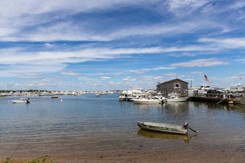 Kostenloses Stock Foto zu blauer himmel, boote, docking-bereich