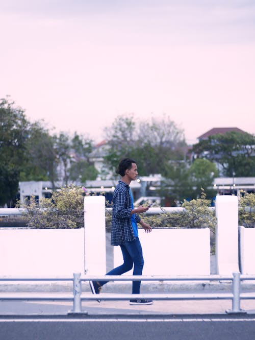 Fotos de stock gratuitas de acera, al aire libre, caminando