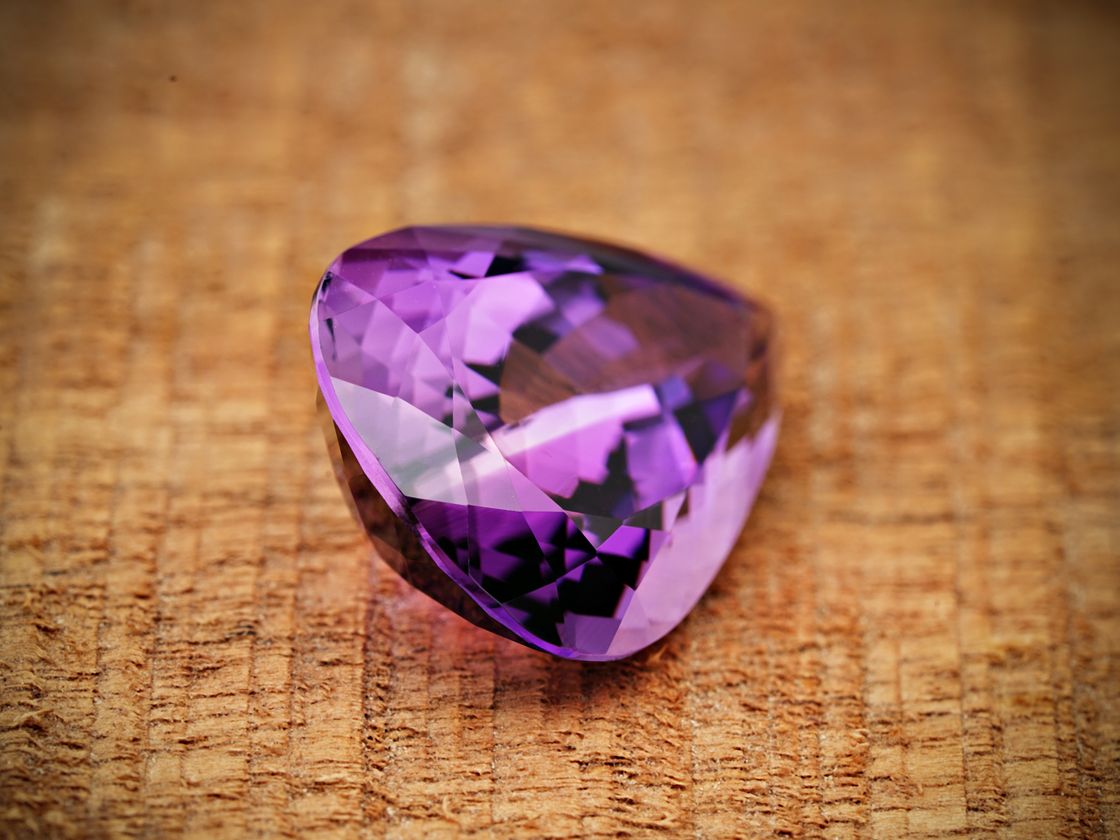 Amethyst Edelstein Investition - Violett bis Tiefviolett