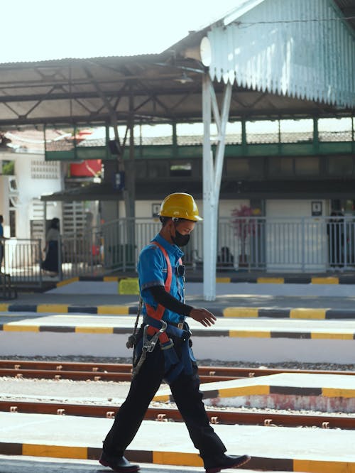 Fotos de stock gratuitas de caminando, estación de ferrocarril, estación de tren