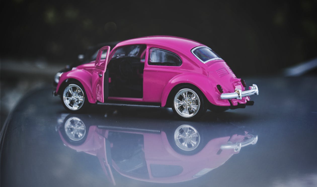 Gratis Model Skala Volkswagen Beetle Coupe Pink Die Cast Foto Stok