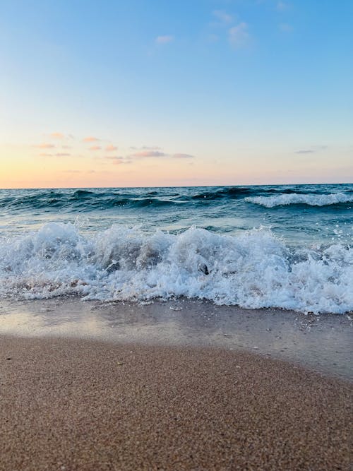 Gratis stockfoto met beukende golven, blikveld, dageraad