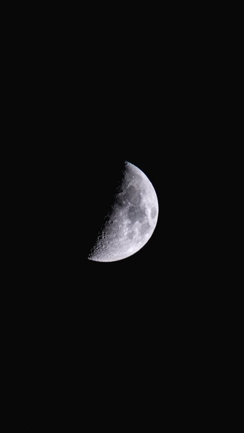 傍晚天空, 半月, 垂直拍摄 的 免费素材图片