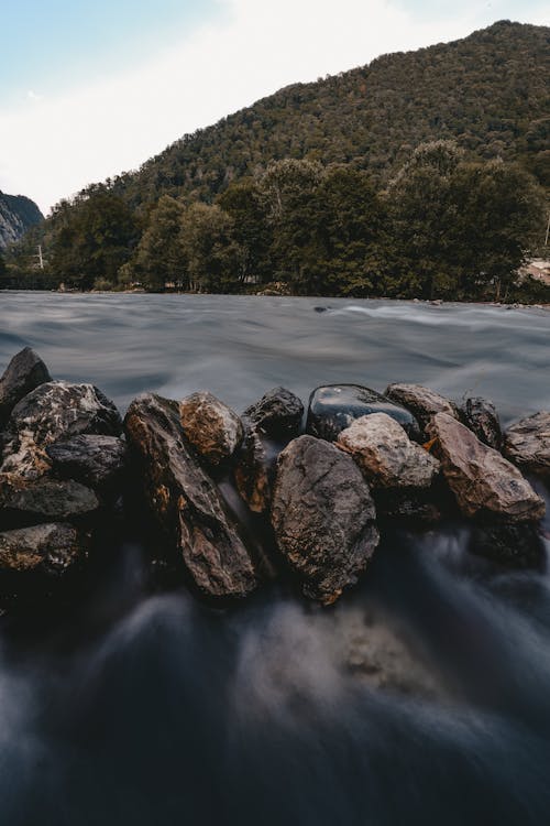 垂直拍摄, 岩石, 水流动 的 免费素材图片