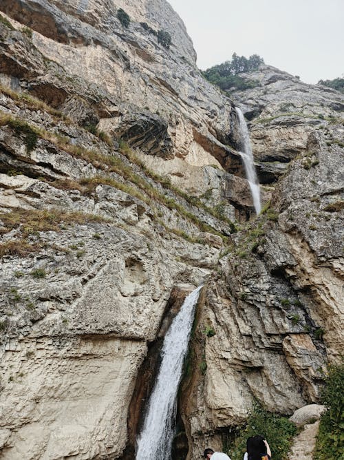 Foto d'estoc gratuïta de cascades, foto amb angle baix, fotografia de natura