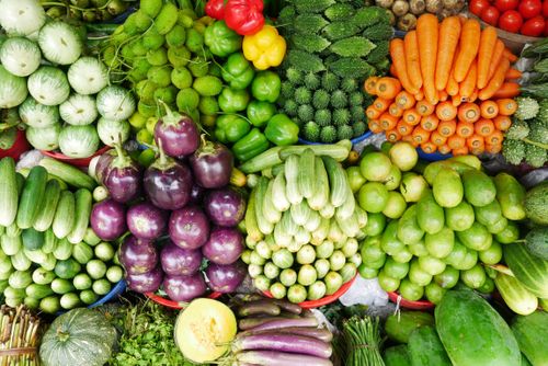 Free Colorful assortment of fresh vegetables at a farmers market, perfect for culinary inspiration. Stock Photo