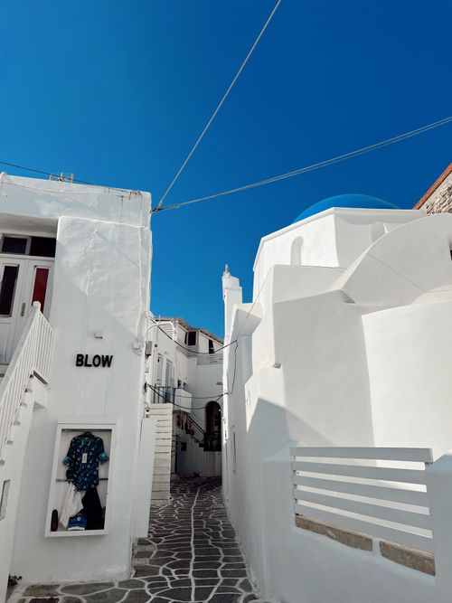 Free Explore the stunning whitewashed buildings and vibrant blue skies of Paros Island in Greece. Stock Photo