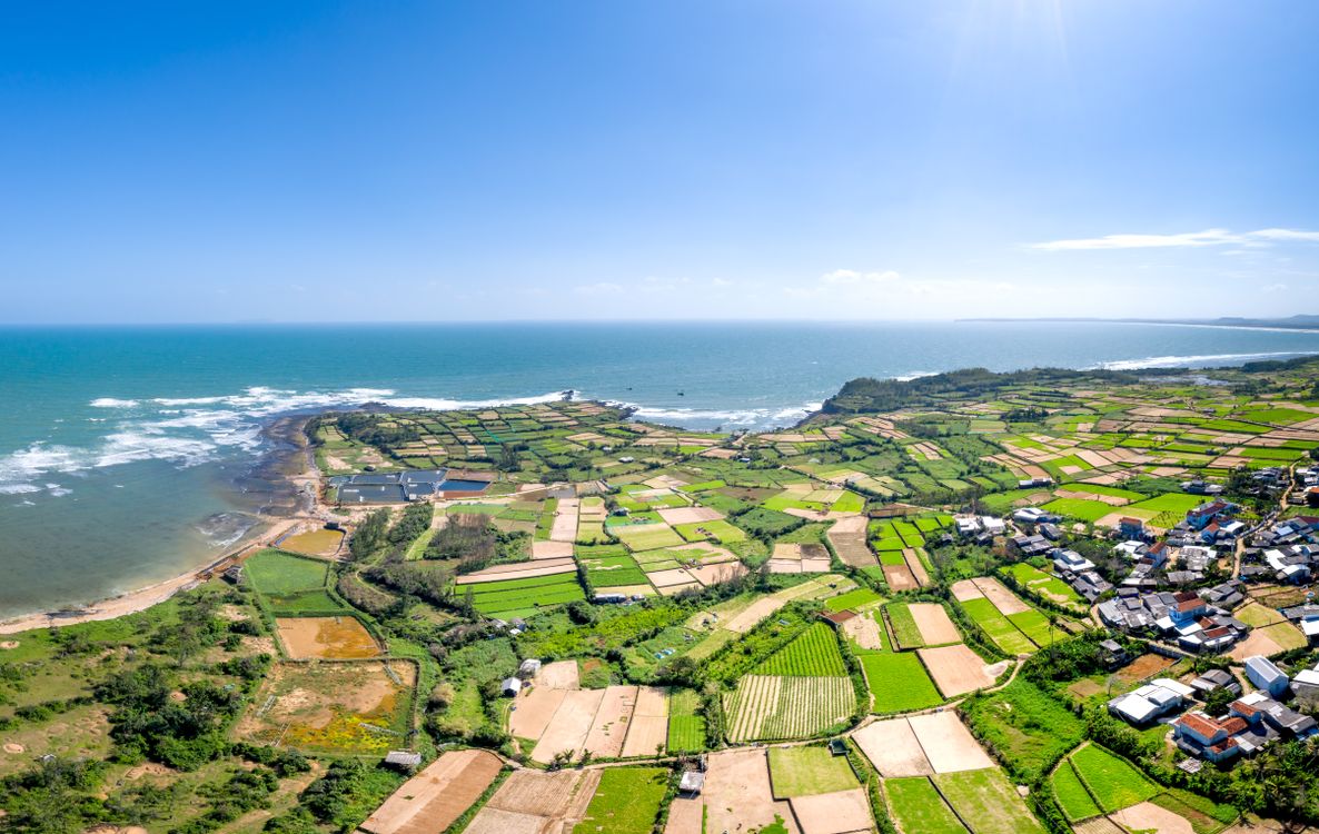 有关乡村景观, 乡村航拍, 俯視圖, 充滿活力, 全景, 农村社区, 农田航拍, 和平的, 土地, 地平線, 多雲的天空, 天性, 寧靜 ...