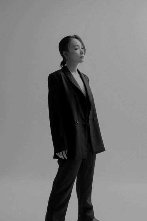 Free Stylish black and white portrait of a woman in formalwear, posing in a studio. Stock Photo
