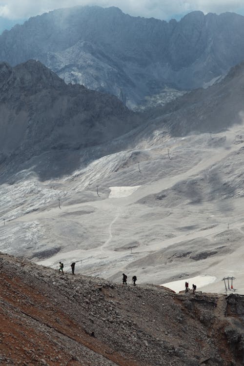 açık macera, dağ manzarası, dağ tırmanıcıları içeren Ücretsiz stok fotoğraf