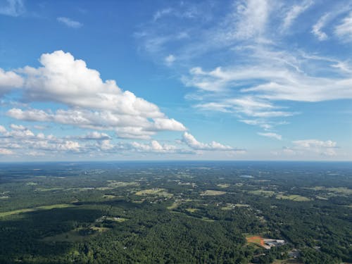 Бесплатное стоковое фото с Аэрофотосъемка, белые облака, голубое небо