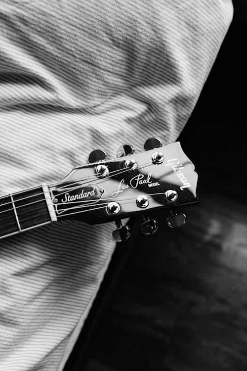 Bezpłatne Darmowe zdjęcie z galerii z czarno-biały, gitara, główka Zdjęcie z galerii