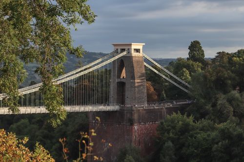 Free Scenic view of Clifton Suspension Bridge surrounded by lush greenery in Bristol, UK. Stock Photo