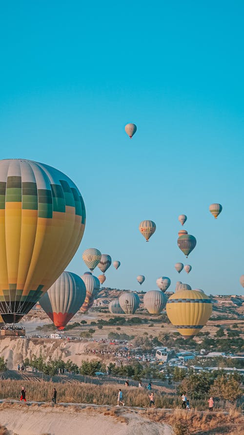 Kostnadsfri bild av äventyr, ballonger, blå himmel