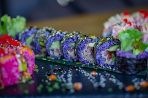 Free Close-up of colorful sushi rolls with vibrant ingredients and sesame seeds, perfect for food photography. Stock Photo