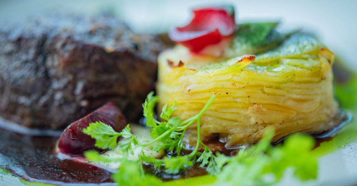 Sautéed Filet Mignon with Béarnaise