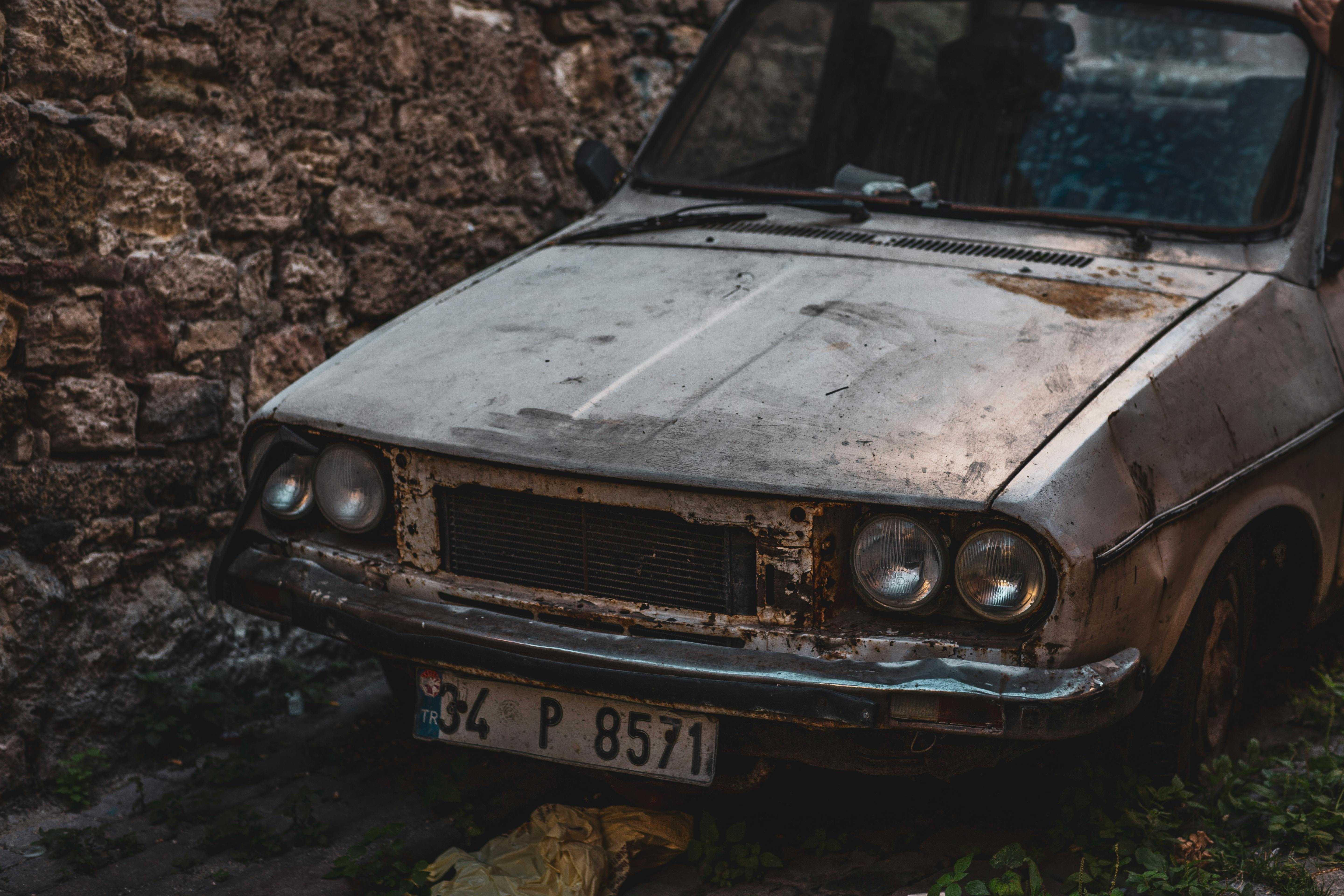 used car buying old car buy best app — Photo by Samet Çolakoğlu on Pexels