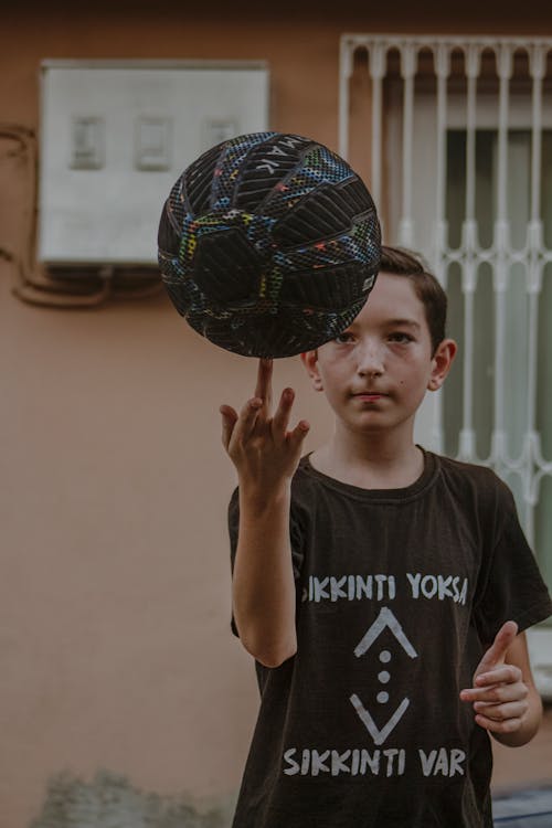 Základová fotografie zdarma na téma basketbal, černá košile, chlapec