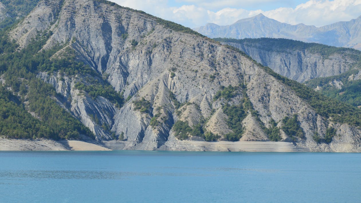 Бесплатное стоковое фото с водоем, гора, живописный