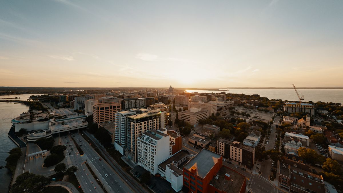 How to Enter Restaurant Freebies in Milwaukee, Wisconsin Without Scams