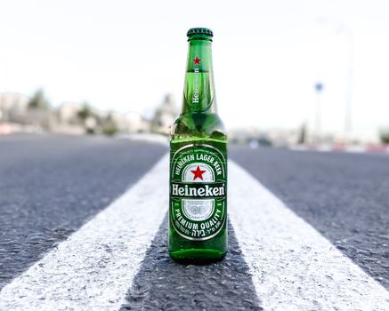 Heineken Fles Op De Weg
