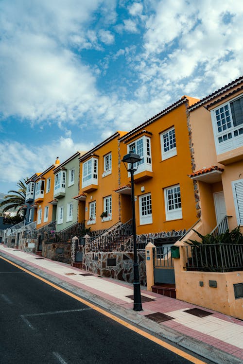 Houses in an Inclined Land 