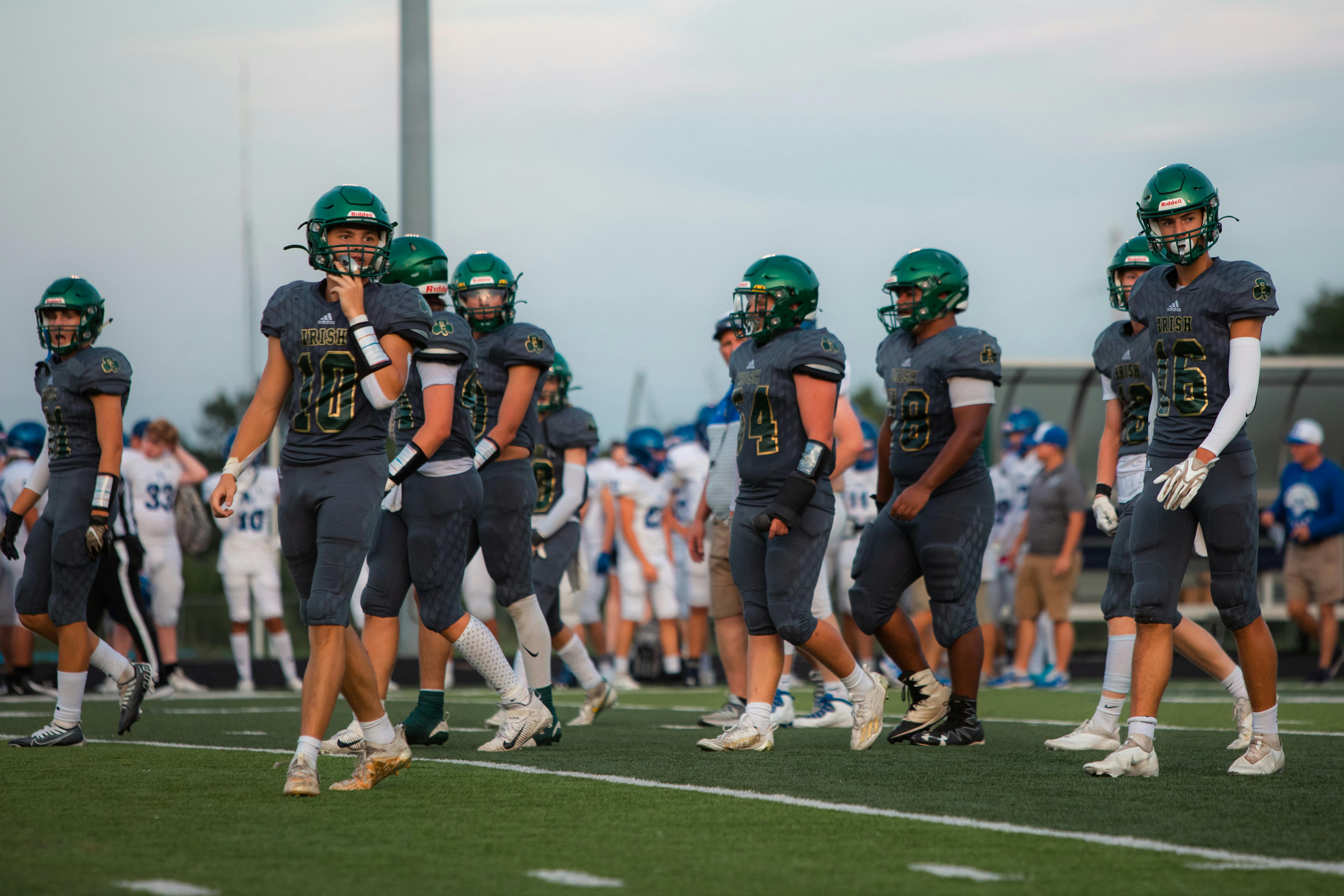 Jogo De Futebol Americano Com Os Jogadores No Estádio. Competições De Futebol  Americano Stallions Kyiv - Hurricanes Minsk 08.09.2019 Foto Royalty Free,  Gravuras, Imagens e Banco de fotografias. Image 137103062