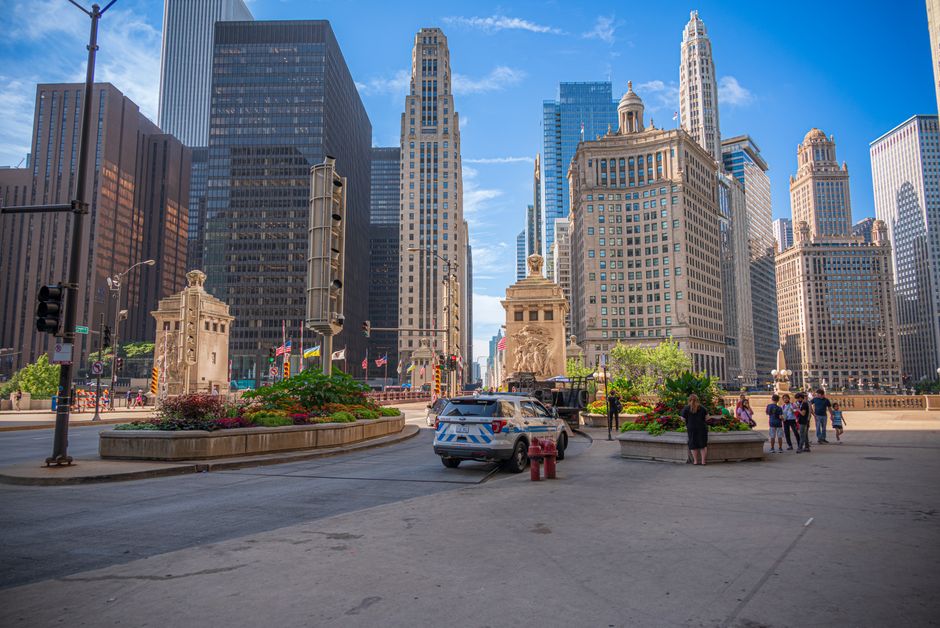 federal agents pharmacy Chicago