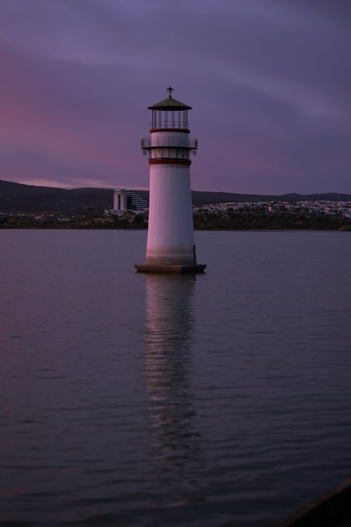 akşam karanlığı, deniz feneri, dikey atış içeren Ücretsiz stok fotoğraf
