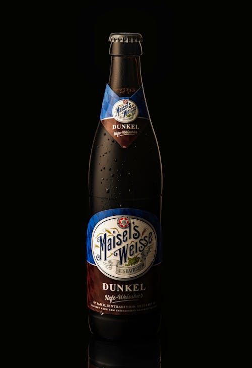 Základová fotografie zdarma na téma alkoholický nápoj, černé pozadí, detail