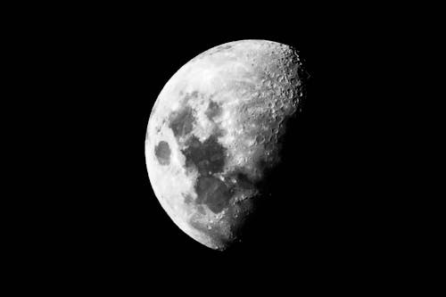 Безкоштовне стокове фото на тему «відтінки сірого, впритул, місяць»