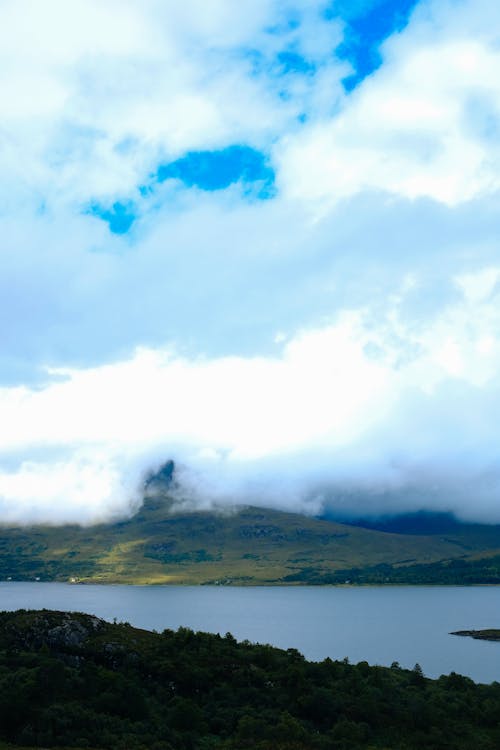 Green Mountain Under White Clouds