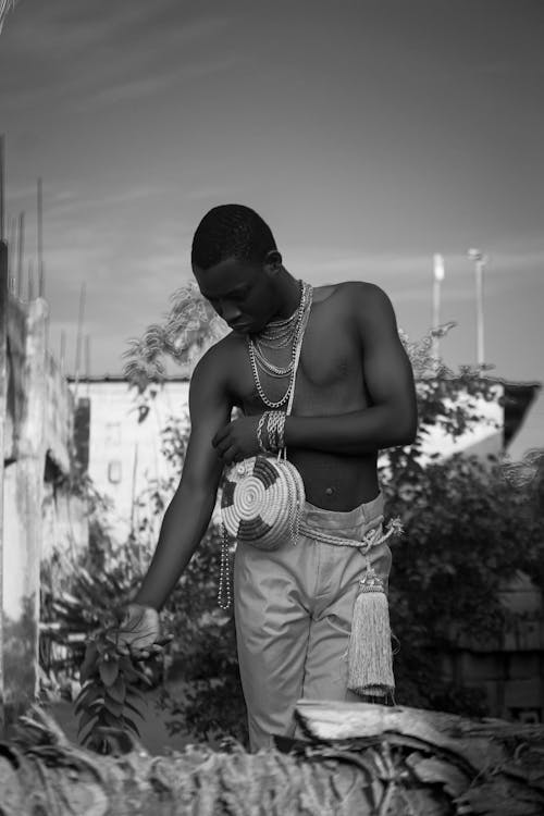 Безкоштовне стокове фото на тему «Африканський чоловік, без сорочки, вертикальні постріл»